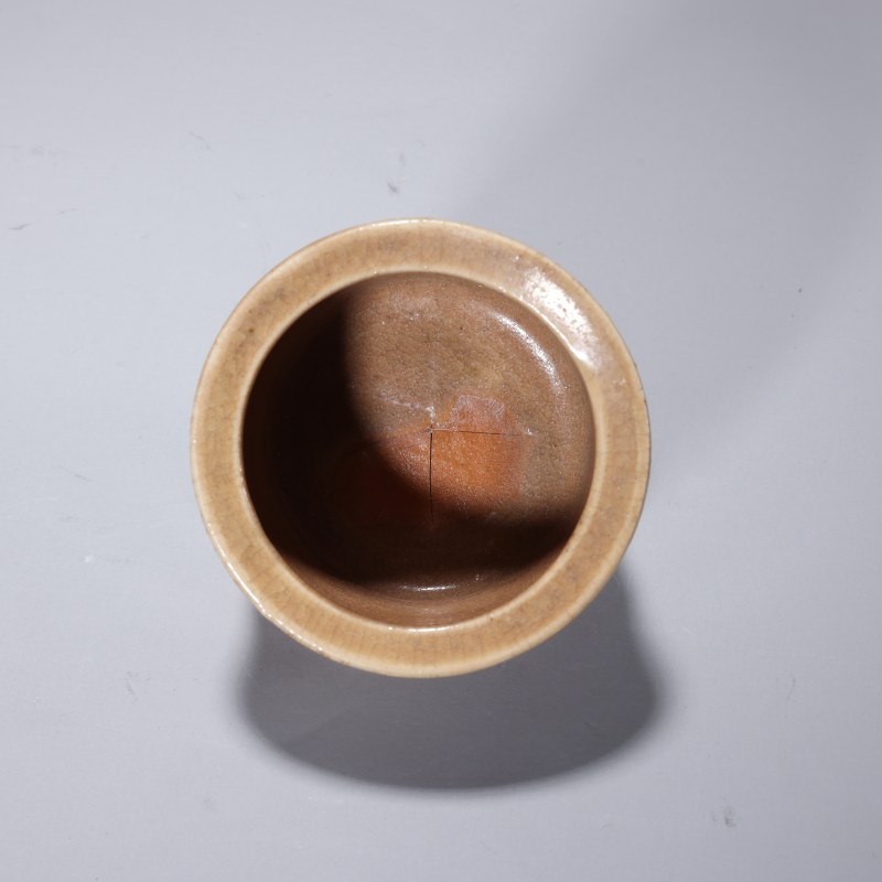 明代 龙泉窑米黄釉三足炉 - 图3