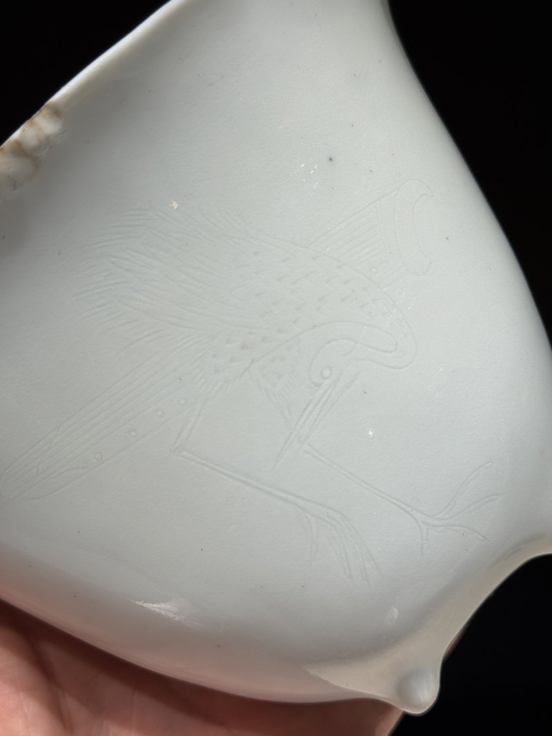 明 德化白釉暗刻仙鹤诗文大角杯 - 图13