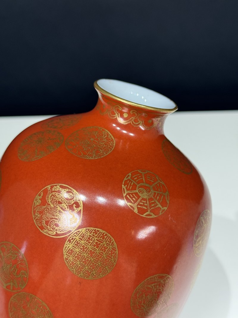 民国 静远堂制珊瑚红地描金皮球花纹莱菔尊 - 图10