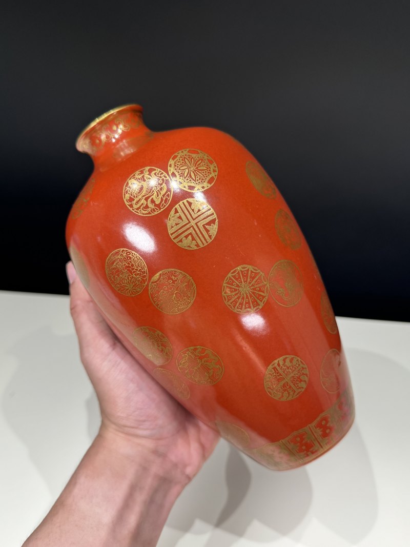 民国 静远堂制珊瑚红地描金皮球花纹莱菔尊 - 图5
