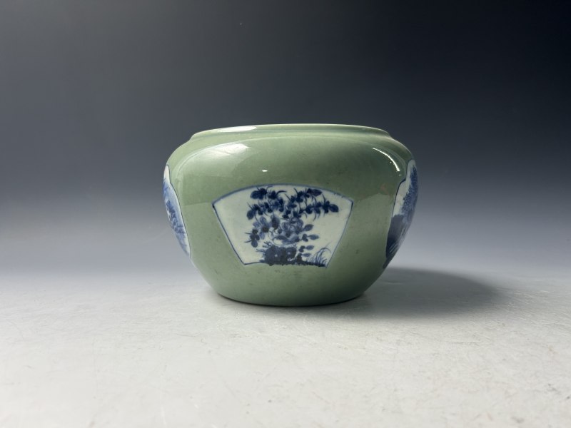 晚清 豆青釉青花开窗笔洗