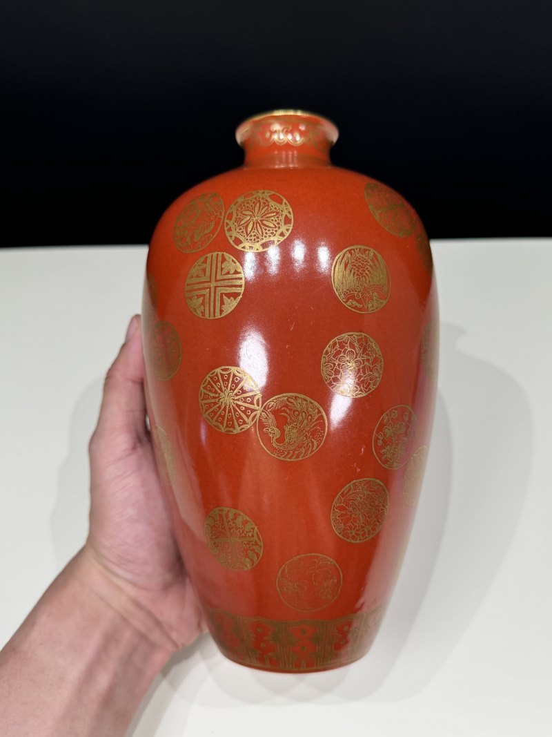民国 静远堂制珊瑚红地描金皮球花纹莱菔尊 - 图6