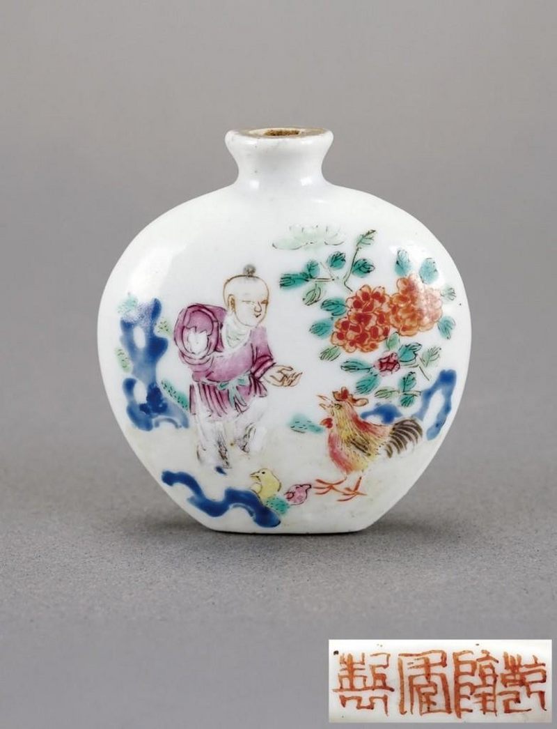    清 粉彩雞缸紋鼻煙壺