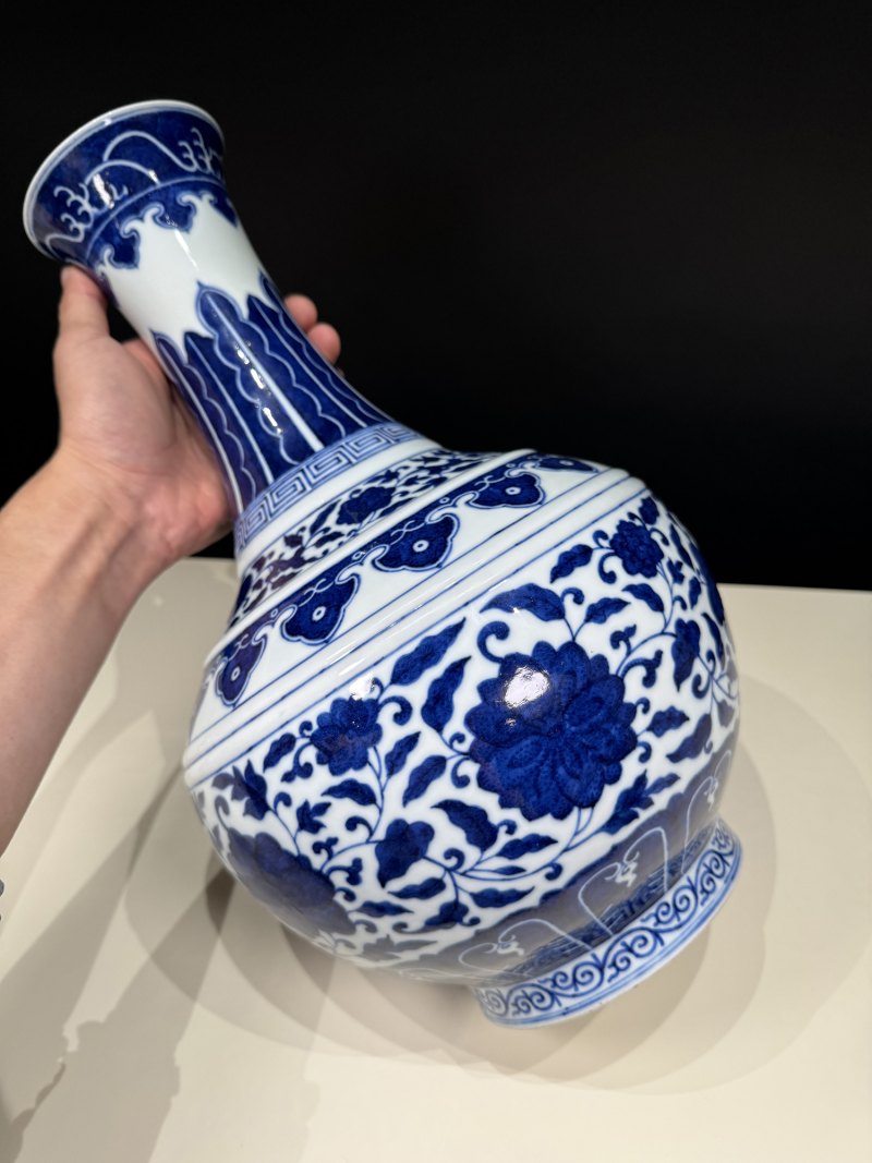 清光绪 青花缠枝莲纹赏瓶 - 图6