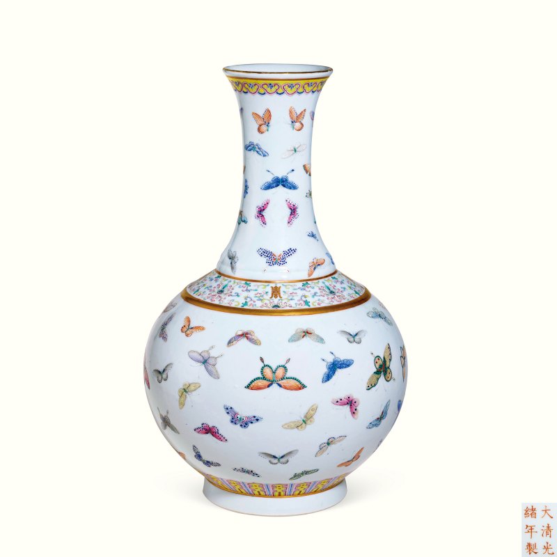 清光绪 粉彩百蝶图赏瓶