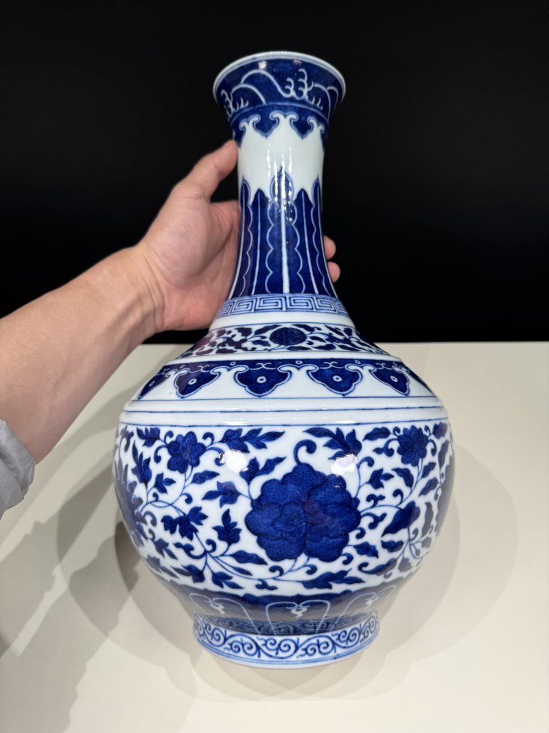 清光绪 青花缠枝莲纹赏瓶 - 图7
