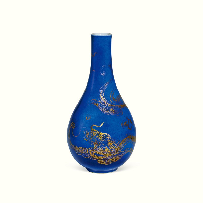 清康熙 洒蓝釉描金云龙纹小胆瓶
