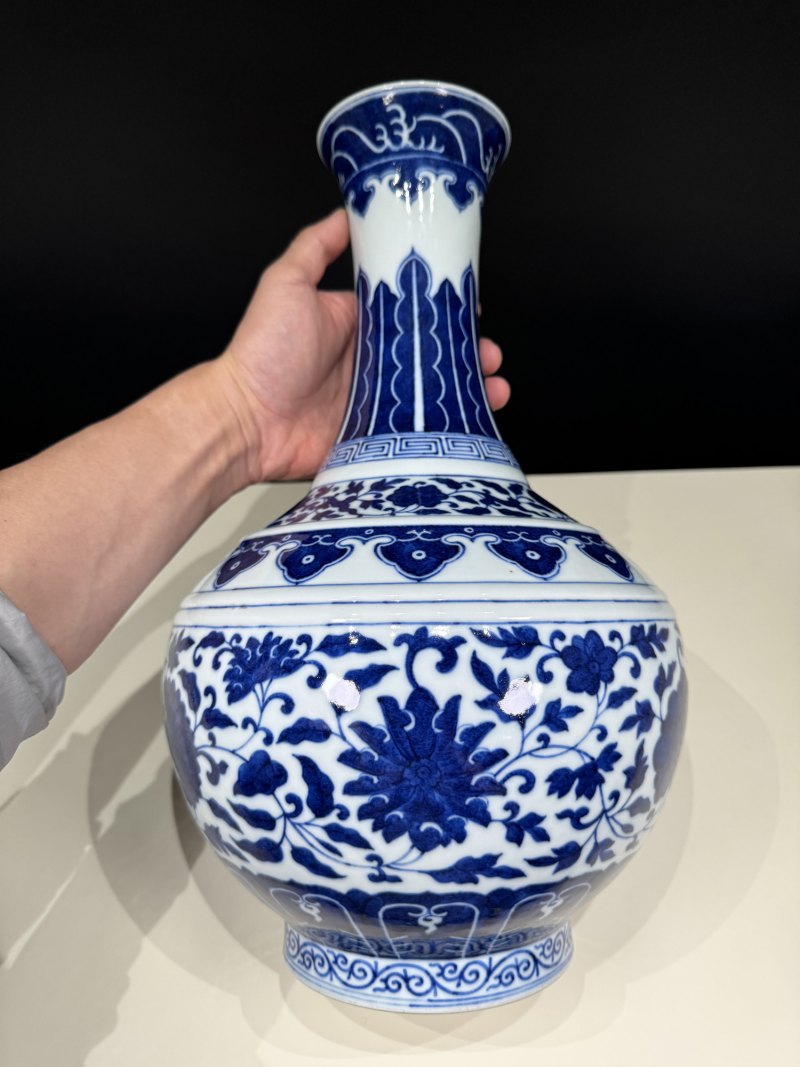 清光绪 青花缠枝莲纹赏瓶 - 图8