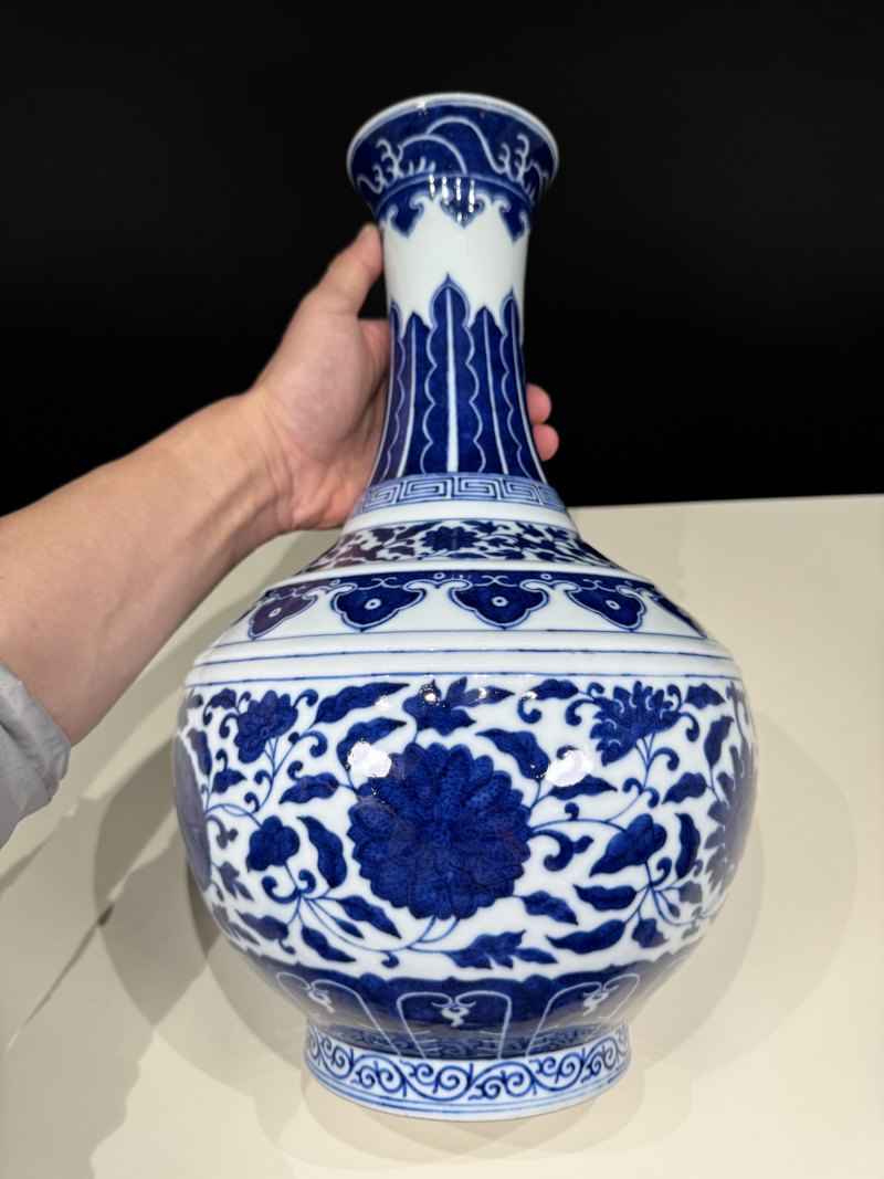 清光绪 青花缠枝莲纹赏瓶 - 图9