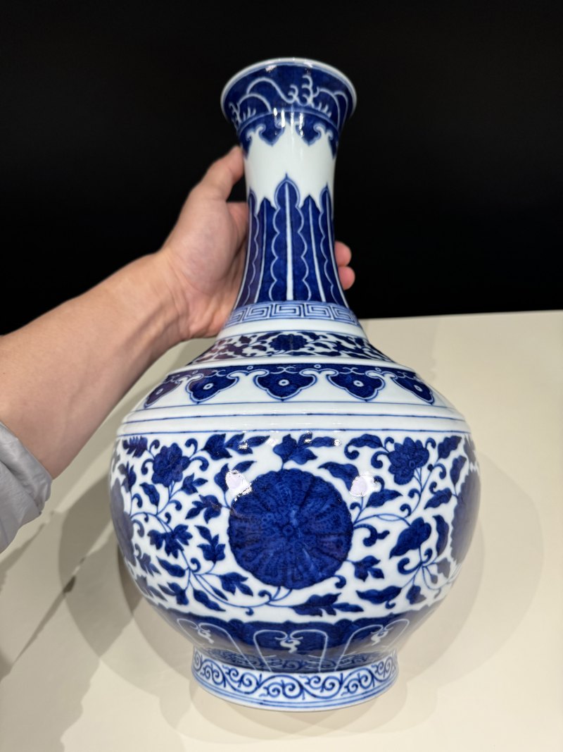清光绪 青花缠枝莲纹赏瓶 - 图10