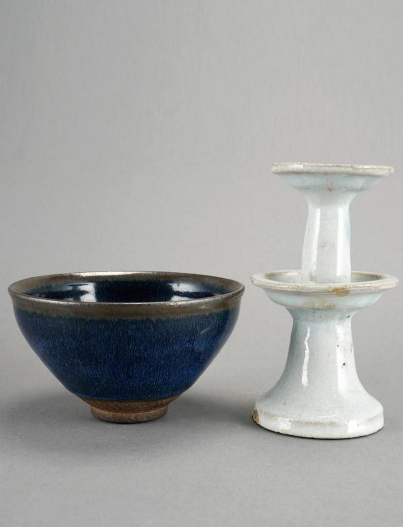    藍色窯變釉茶盞、哥釉高足燭臺二件