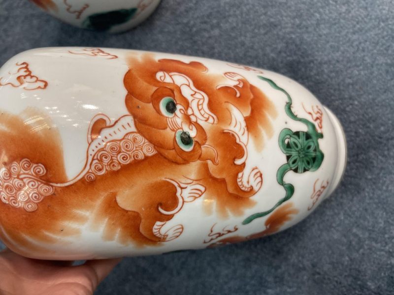    民國 礬紅太獅少獅紋花瓶茶壺二件 - 图2