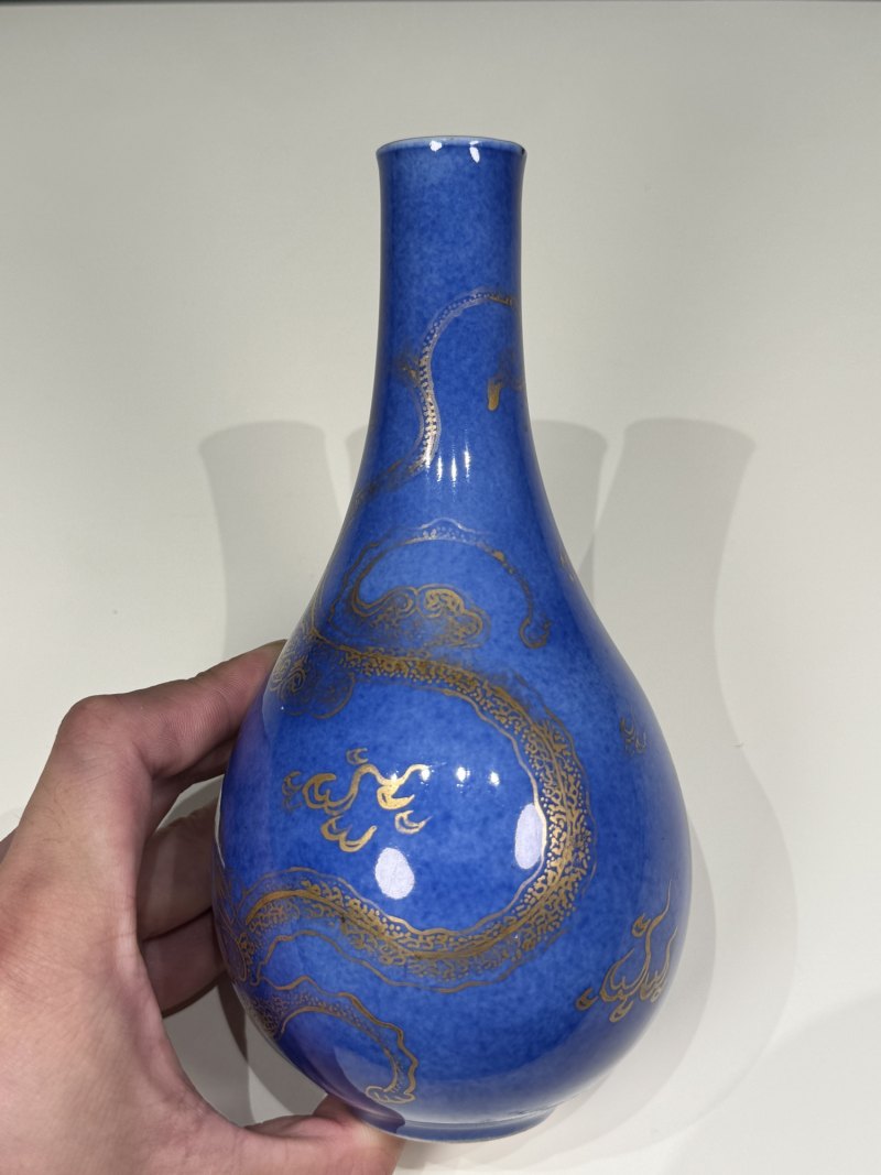 清康熙 洒蓝釉描金云龙纹小胆瓶 - 图7