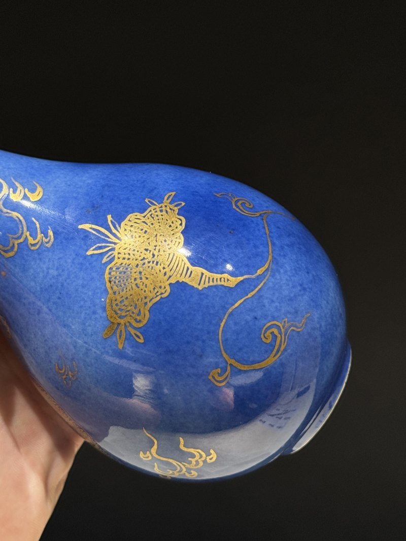 清康熙 洒蓝釉描金云龙纹小胆瓶 - 图13