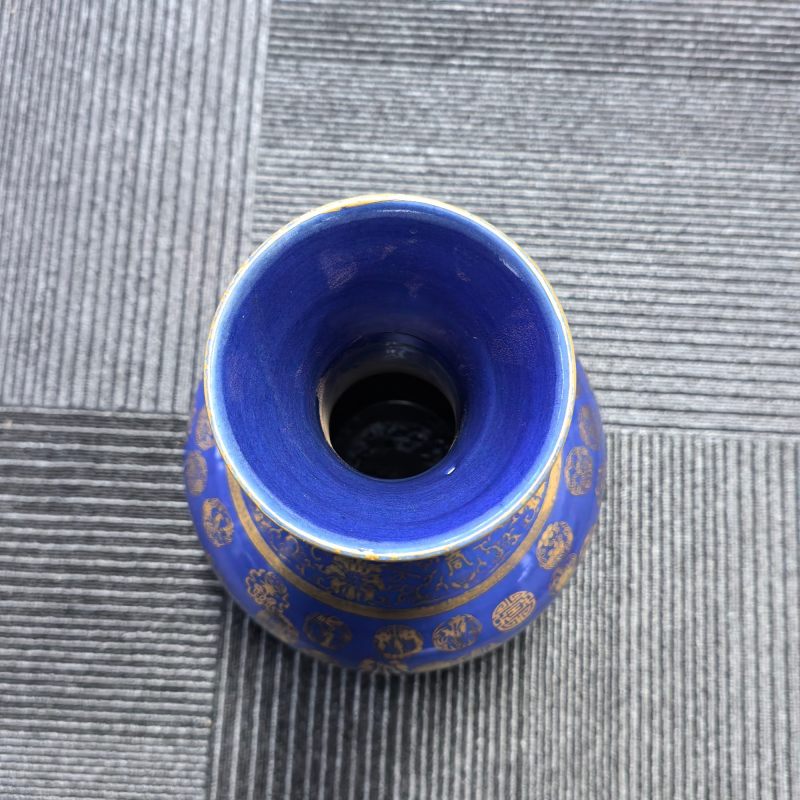 清光绪 霁蓝描金皮球花纹赏瓶 - 图6