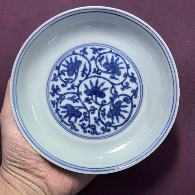 明嘉靖 青花缠枝花卉纹盘 - 图3