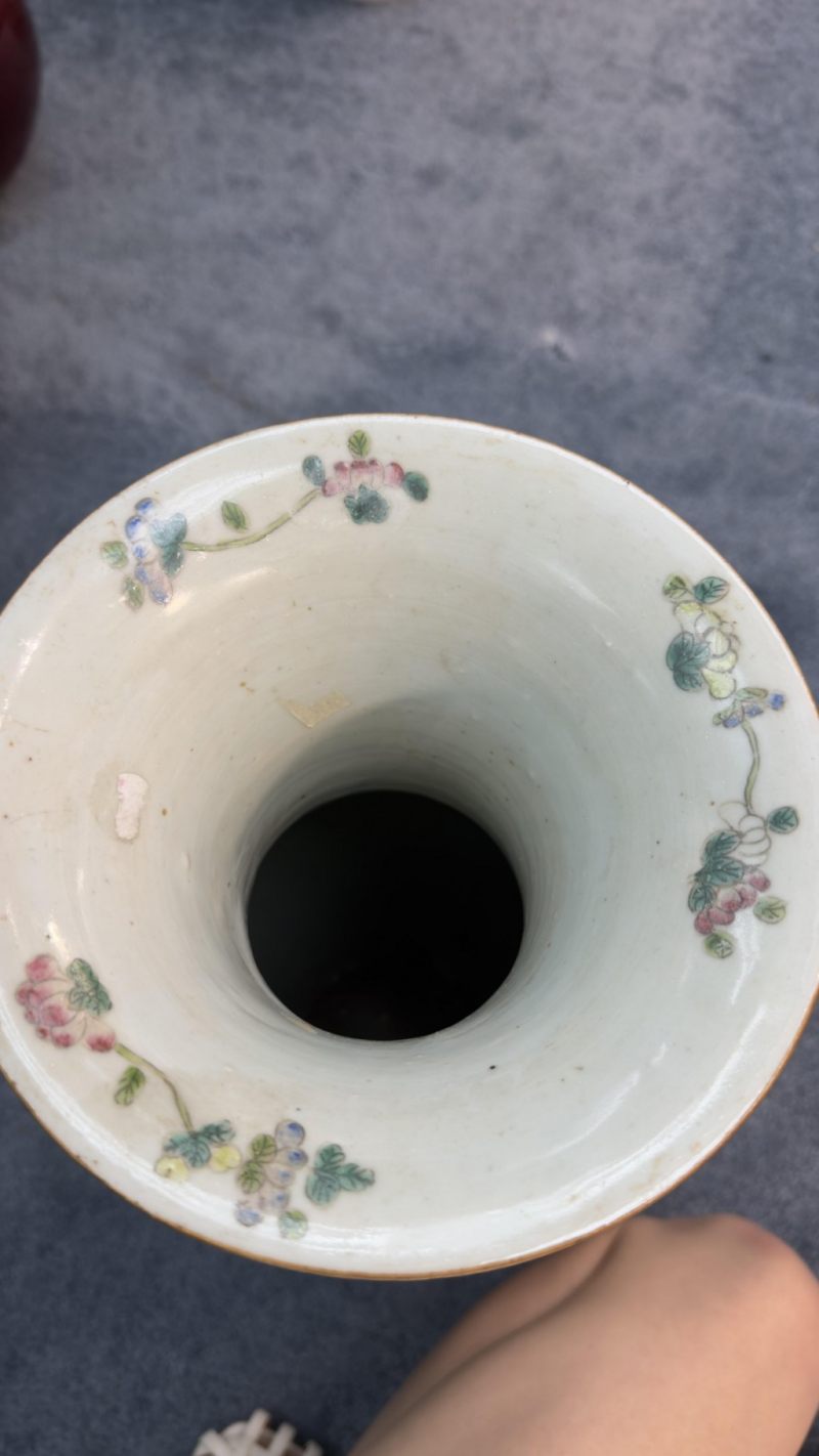    清 粉彩人物花卉雙耳瓶 - 图4