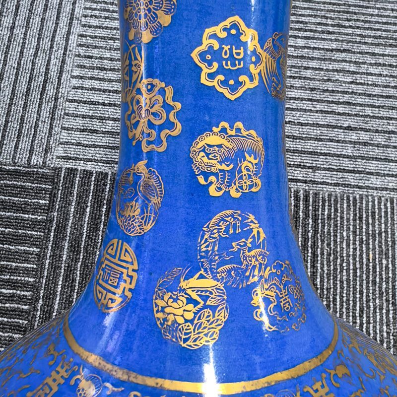 清光绪 霁蓝描金皮球花纹赏瓶 - 图8