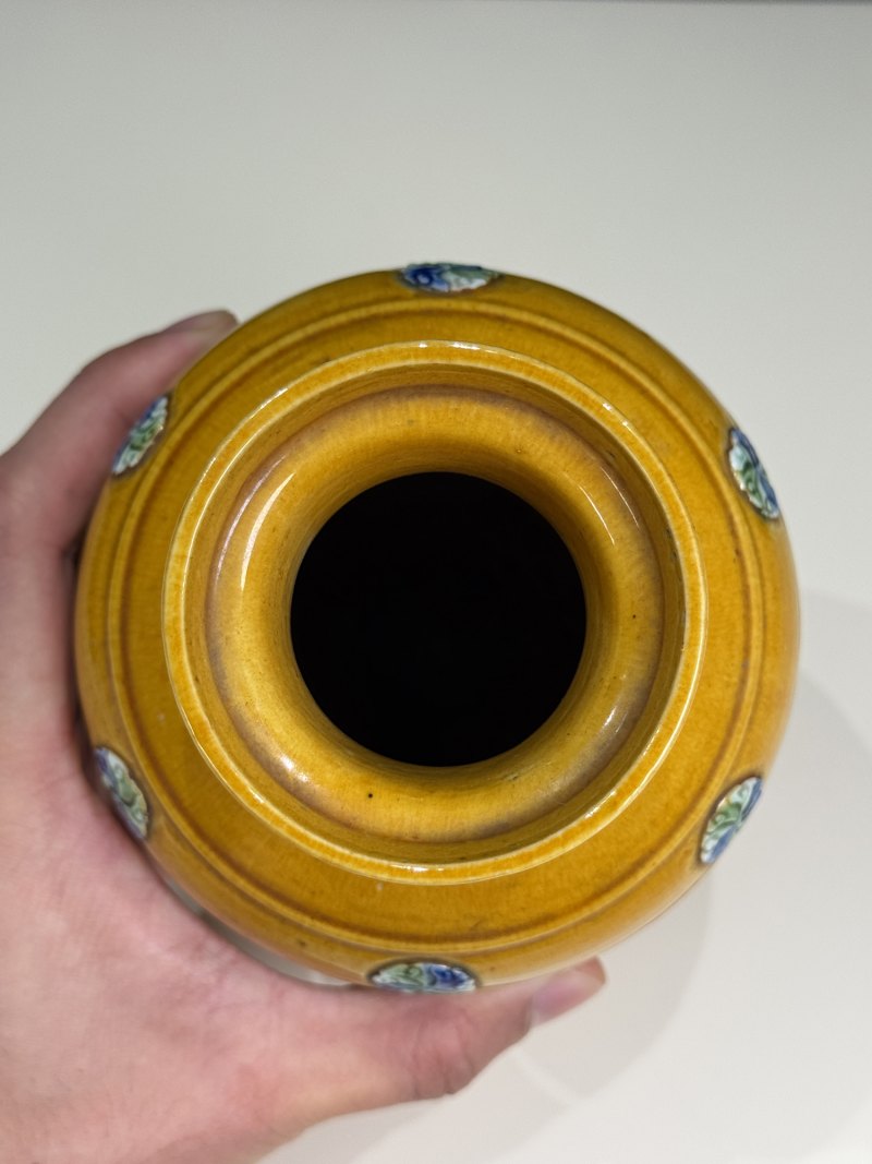 清中期 黄釉素三彩浮雕饕餮纹仿青铜小尊 - 图14