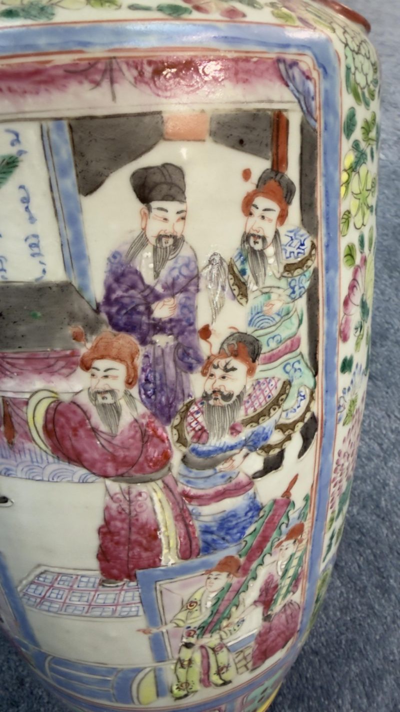    清 粉彩人物花卉雙耳瓶 - 图5