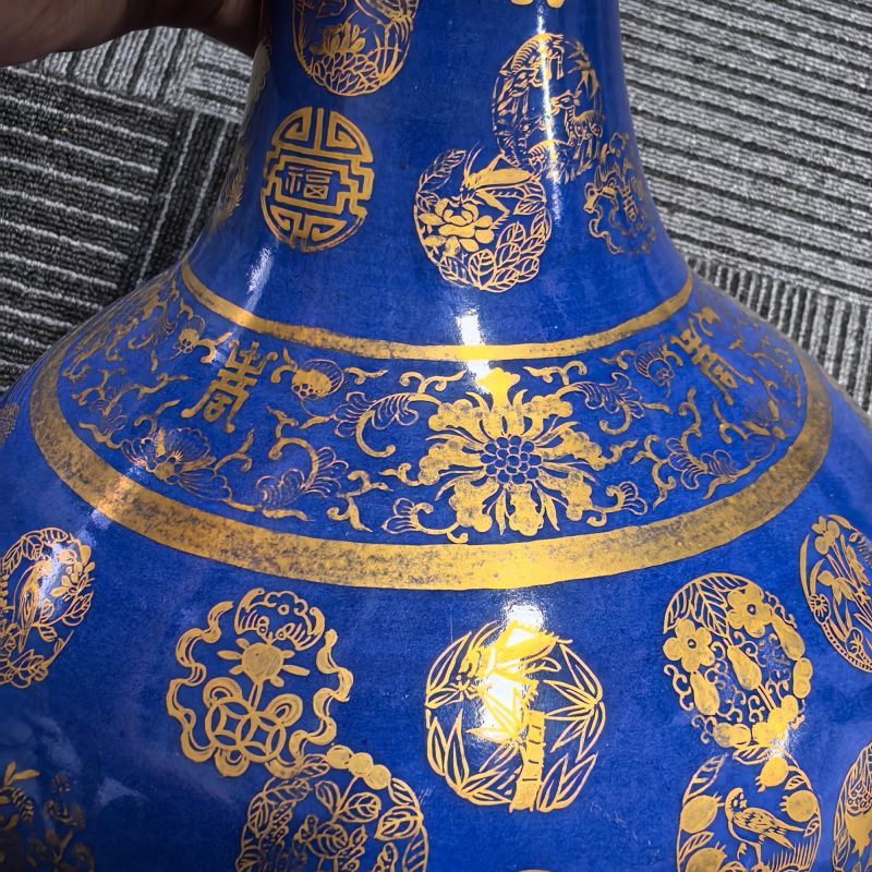 清光绪 霁蓝描金皮球花纹赏瓶 - 图9
