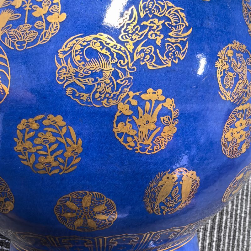清光绪 霁蓝描金皮球花纹赏瓶 - 图11
