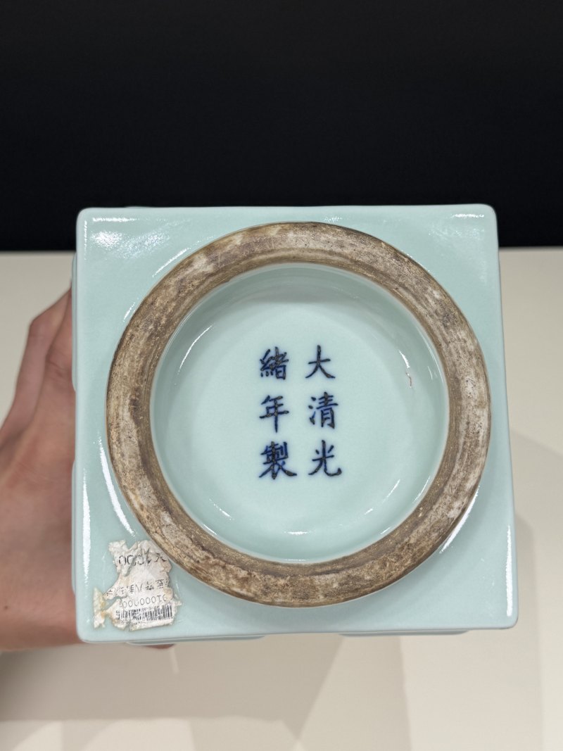 清光绪 粉青釉八卦琮式瓶 - 图13