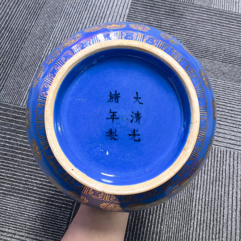 清光绪 霁蓝描金皮球花纹赏瓶 - 图14