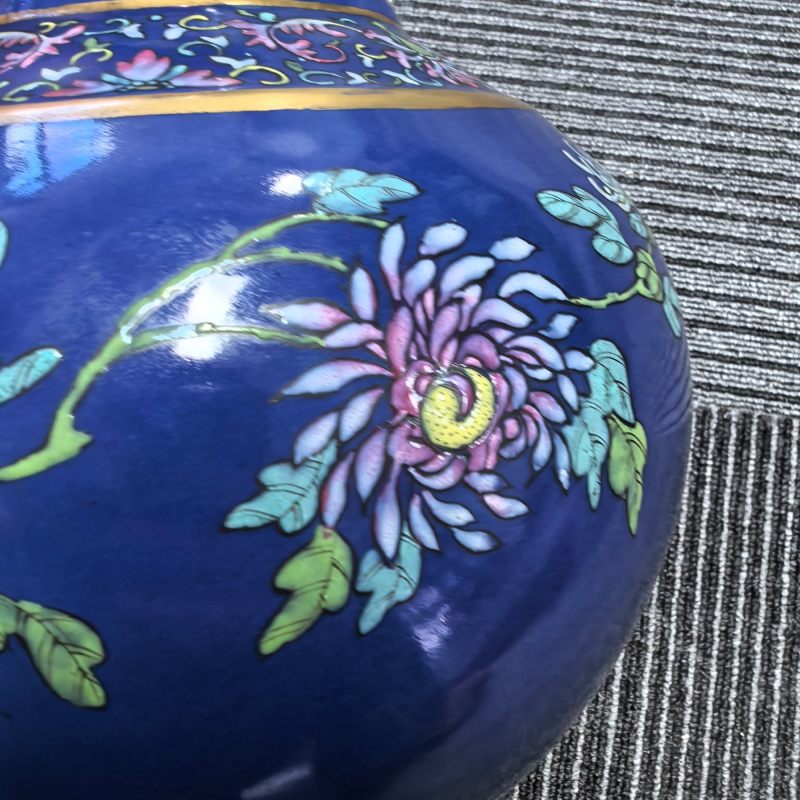 清光绪 蓝釉粉彩洞石花卉纹赏瓶 - 图14