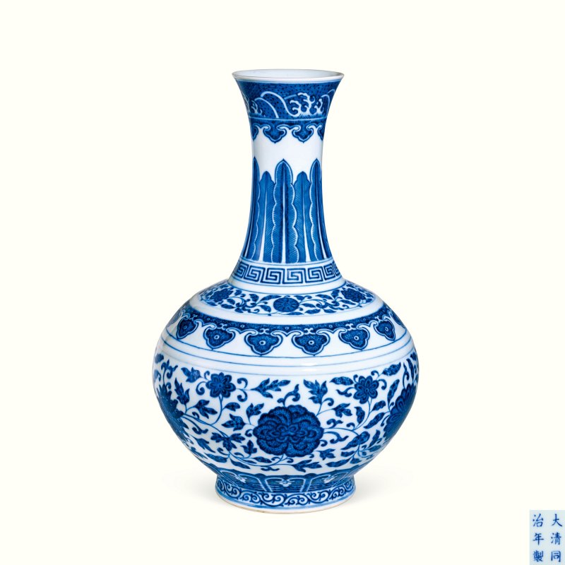 清同治 青花缠枝莲纹赏瓶