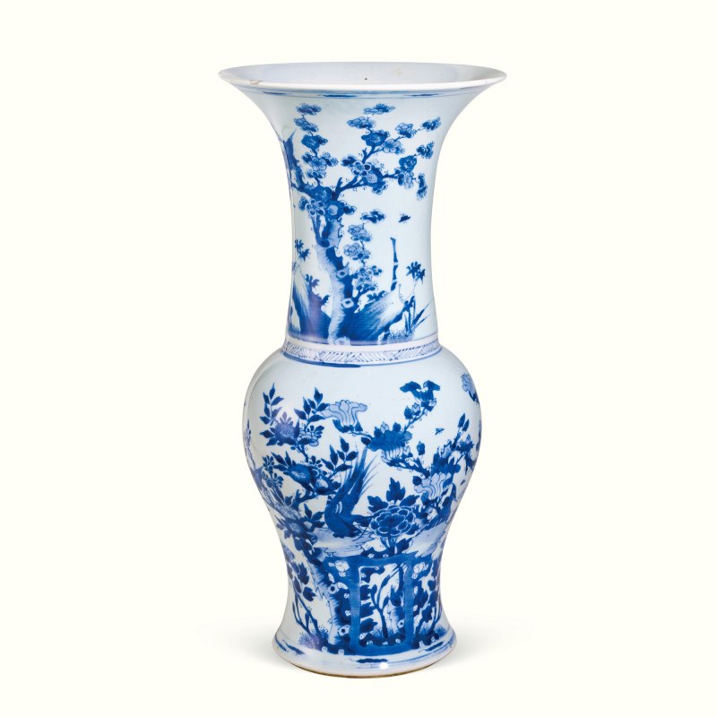 清康熙 青花洞石四季花卉锦鸡纹凤尾尊