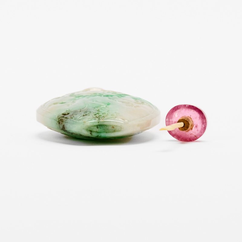 A Chinese Carved Jadeite Snuff Bottle - 图4