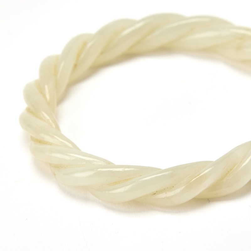 A Pair of Chinese White Jade Bangles - 图4