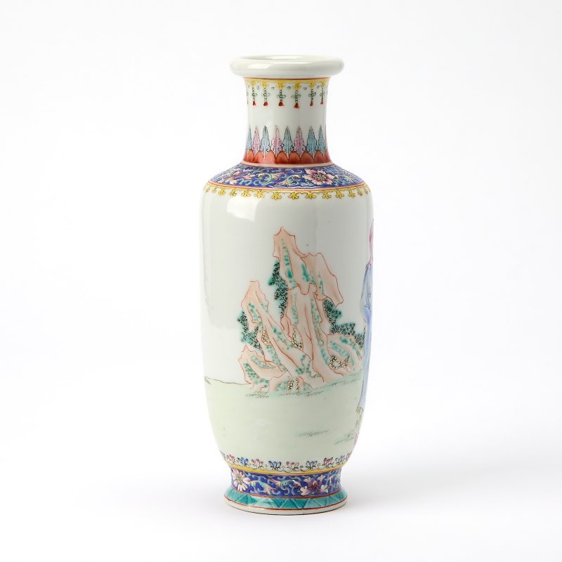 A Chinese Famille Rose Porcelain Vase - 图3