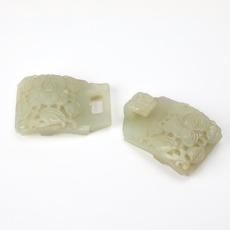A Chinese Carved Celadon Jade Two-Part Belt Buckle - 图3
