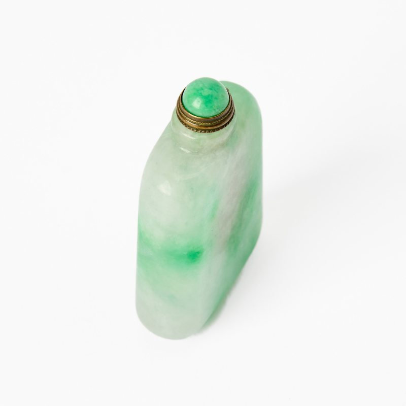 A Chinese Jadeite Snuff Bottle - 图2