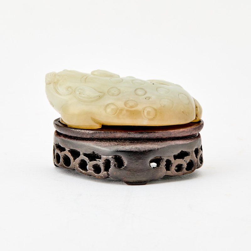 A Chinese Carved Celadon Jade Three-Legged Toad - 图3