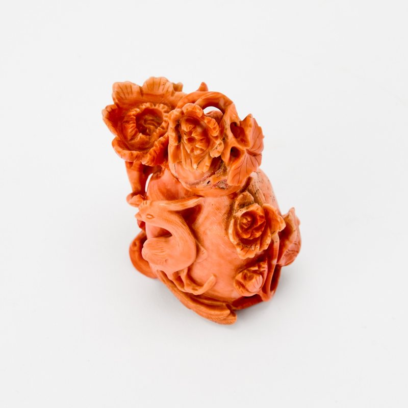 A Chinese Carved Coral Snuff Bottle - 图3