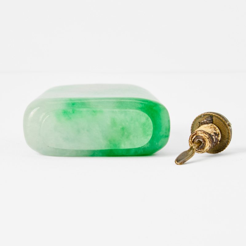 A Chinese Jadeite Snuff Bottle - 图3