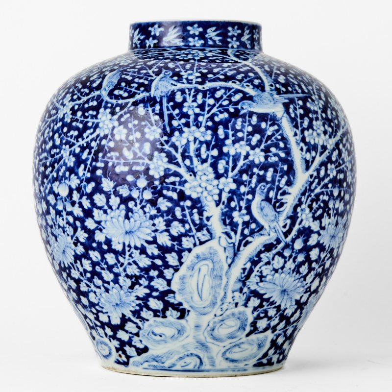 A Chinese Blue and White Porcelain Jar - 图2