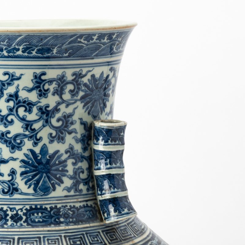 A Large Chinese Blue and White Porcelain Arrow Vase - 图2