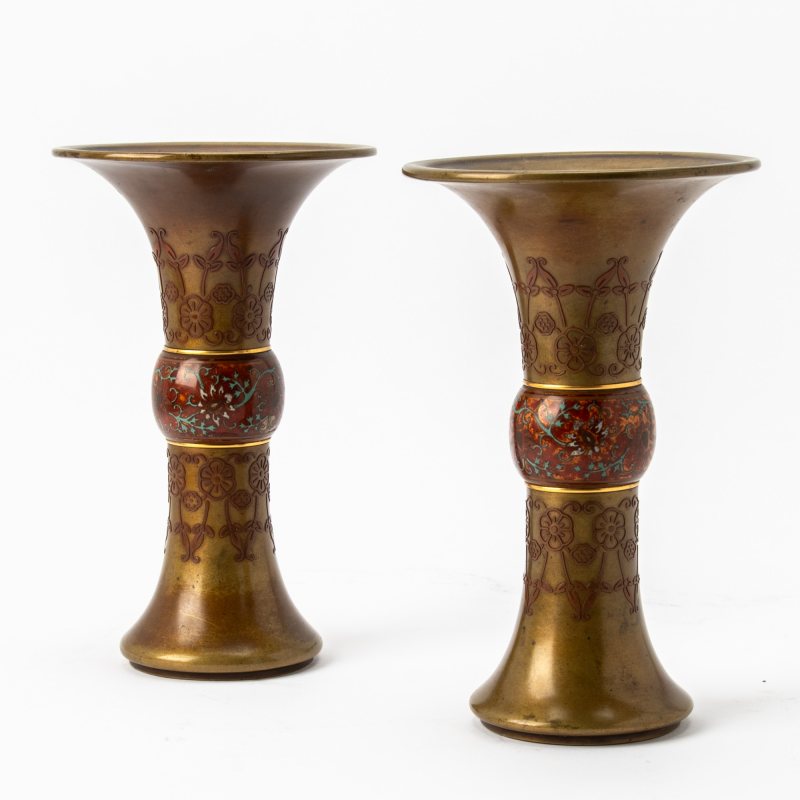 An Unusual Pair of Chinese Cloisonné Enamel and Bronze Vases - 图3