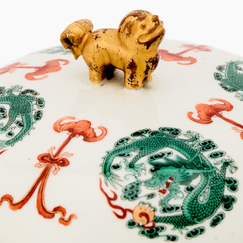 A Chinese Gilt-Decorated Enameled Porcelain Jar and Cover - 图5