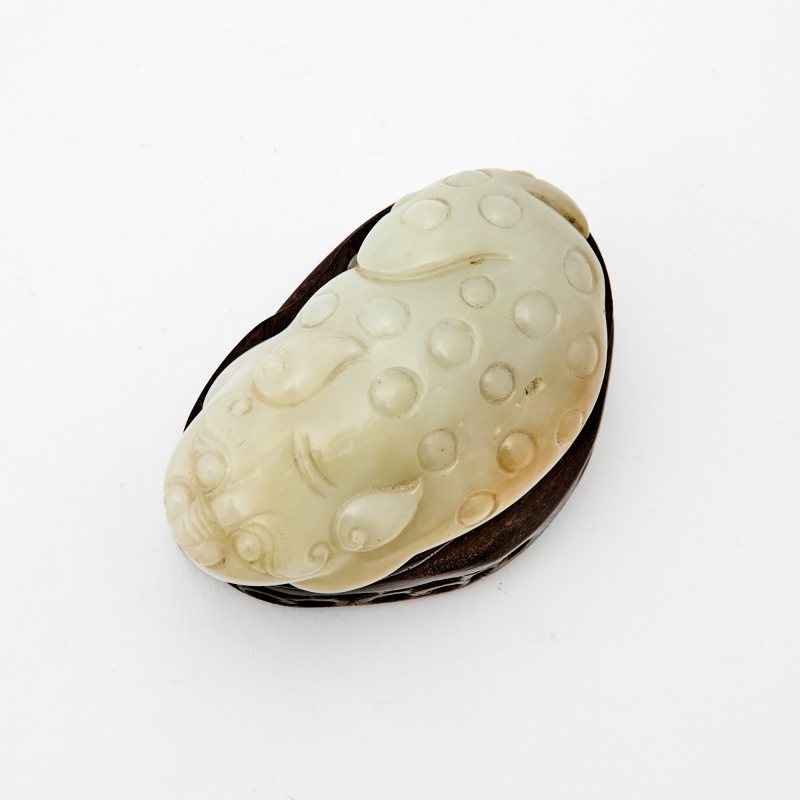 A Chinese Carved Celadon Jade Three-Legged Toad - 图4