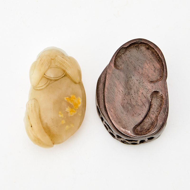 A Chinese Carved Celadon Jade Three-Legged Toad - 图5