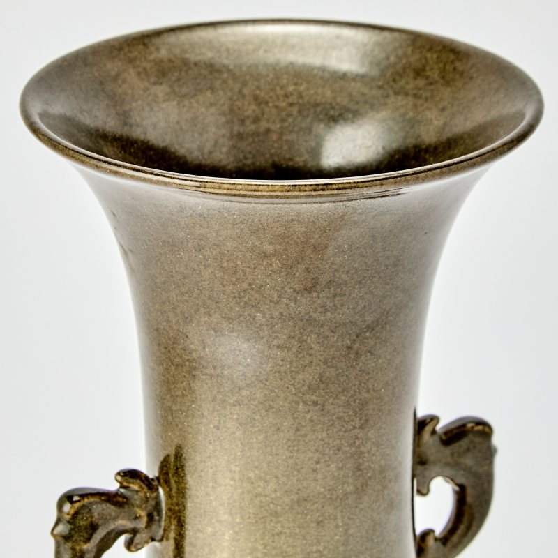 A Chinese Teadust Glazed Porcelain Vase - 图3