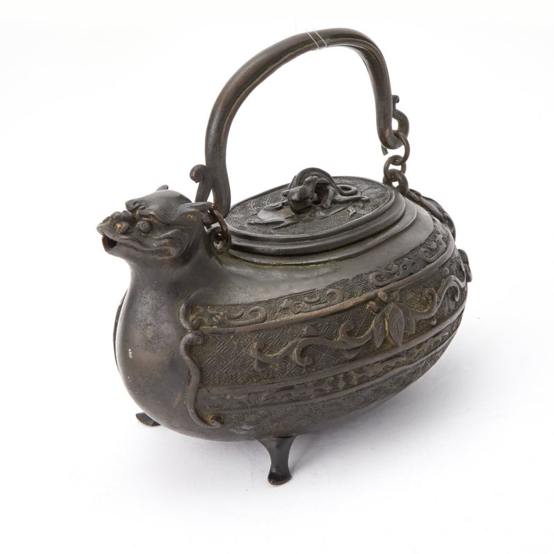 A Chinese Cast Bronze Archaistic Tripod Ewer - 图2