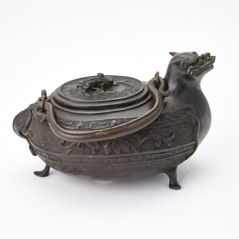 A Chinese Cast Bronze Archaistic Tripod Ewer - 图3