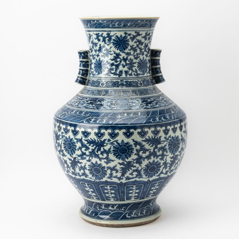 A Large Chinese Blue and White Porcelain Arrow Vase - 图5