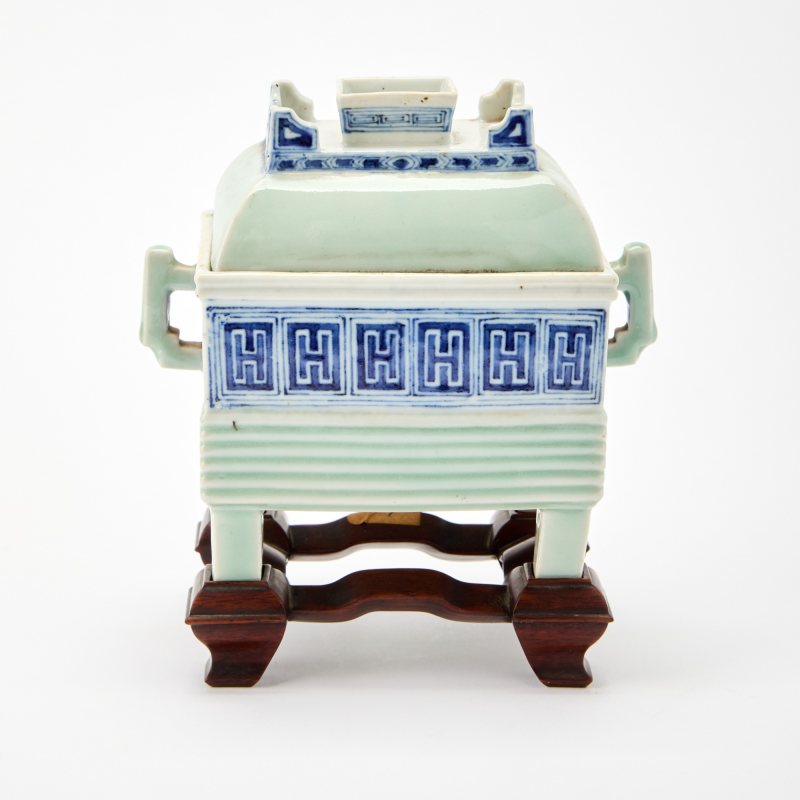 A Chinese Celadon Glazed Blue and White Porcelain Censer and Cover - 图2